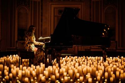 Candleligha tributo a Coldplay bajo la luz de las velas en Barcelona