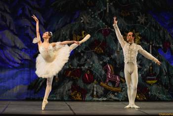 Magnífico espectáculo con Ballet de Kief y una puesta en escena espectacular con El Cascanueces